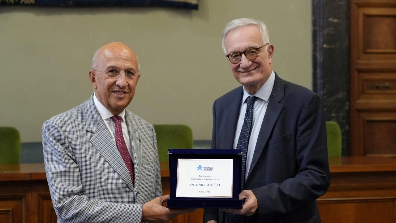 Patuelli e Caffo durante la consegna del premio