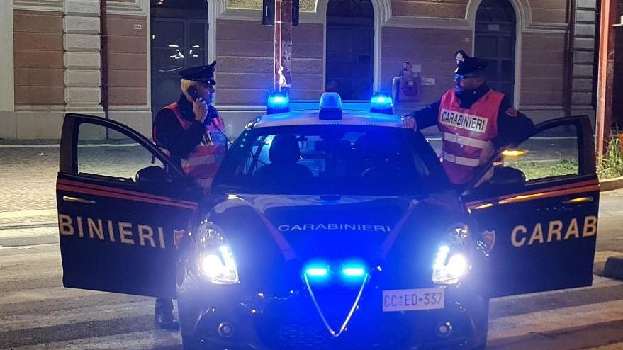 Arrestato un trafficante di droga in possesso di 50 palline di cocaina e oltre 12mila euro di incasso illecito per...