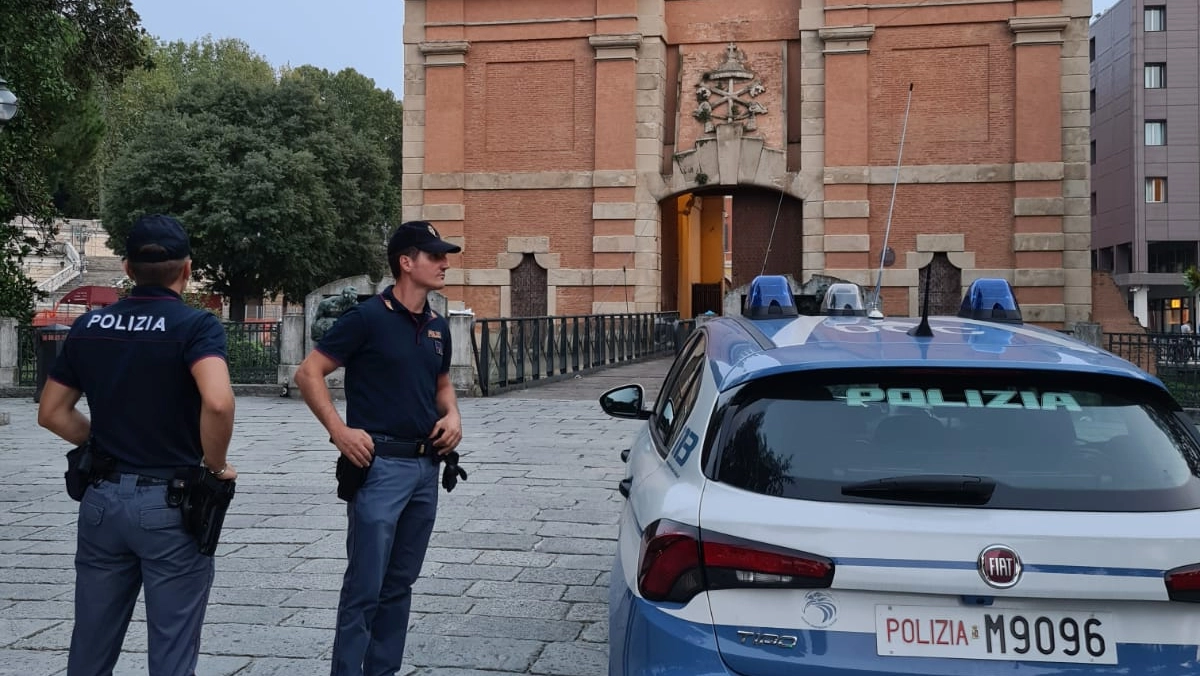 I controlli della polizia in piazza XX Settembre