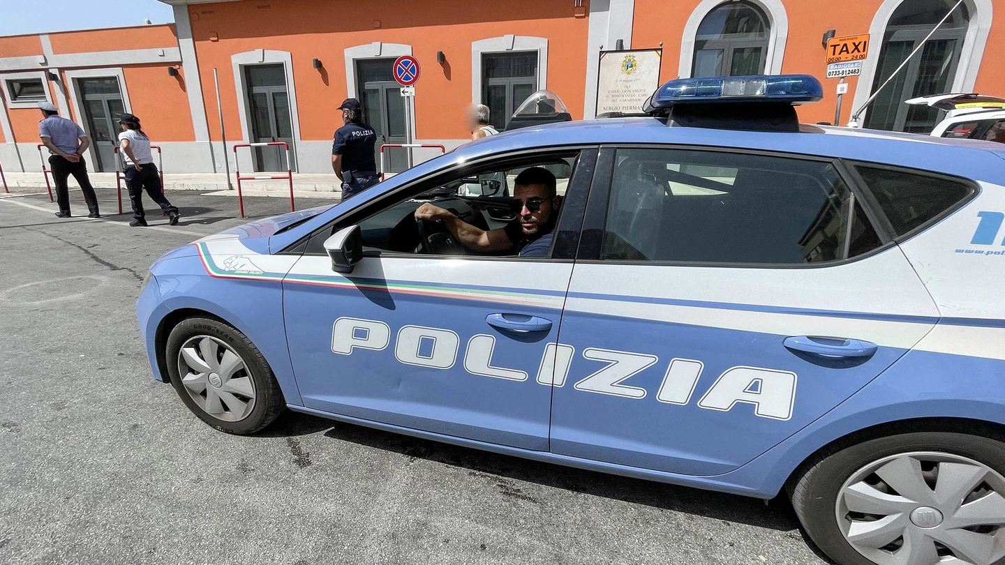 La polizia durante un servizio di controllo a Civitanova
