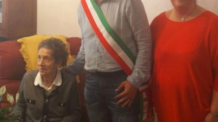 Per il compleanno della centenaria c’era il sindaco Alessio Nizzi.