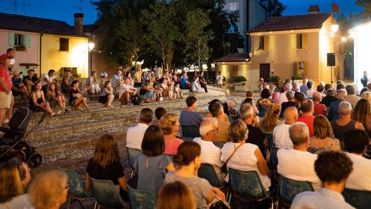 La rassegna attira molti appassionati nel centro storico di Cesenatico