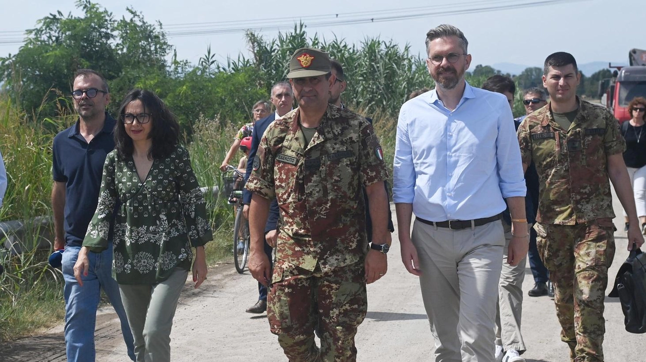 Il generale Figliuolo e il sindaco Lepore al Ponte della Motta nell’agosto 2023