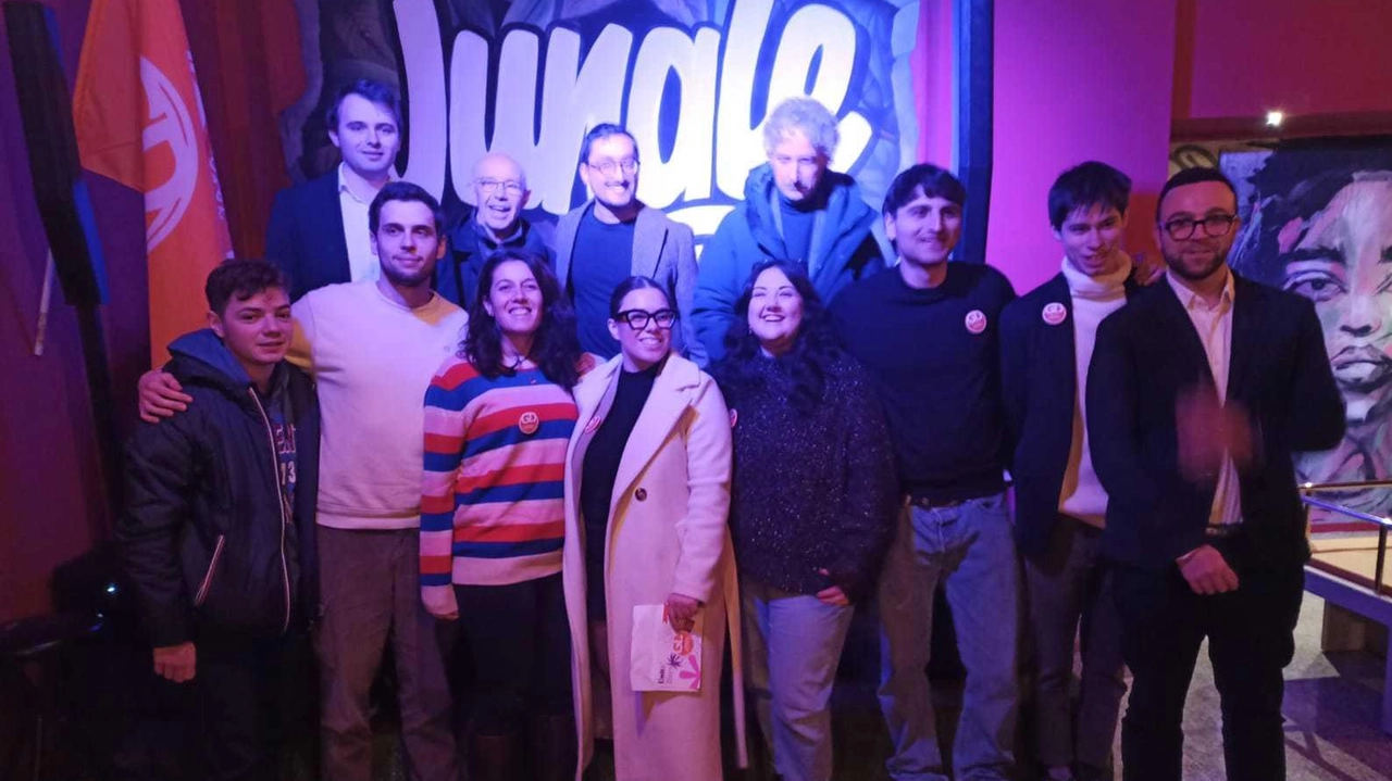 Un momento dell’incontro promosso dai Giovani Democratici della provincia di Macerata al circolo Arci Jungle club