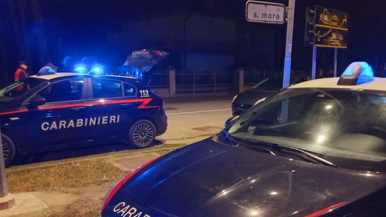 I carabinieri della stazione di Copparo hanno notato il comportamento sospetto dei due occupanti di una vettura