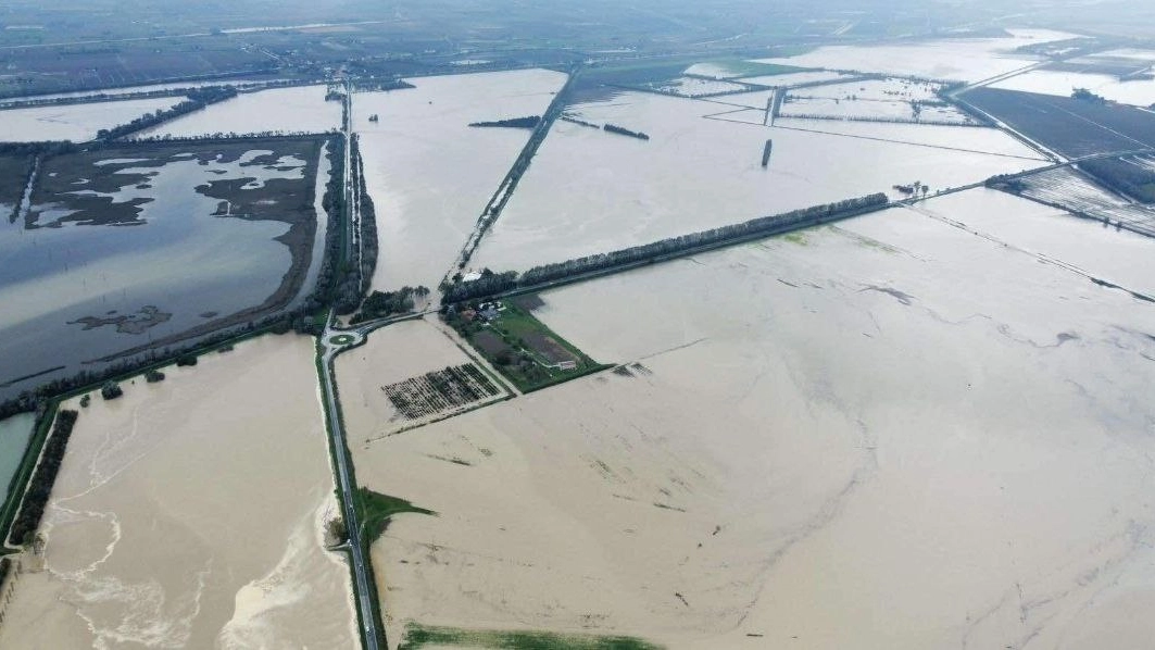 La rottura del fiume Idice a Campotto, vicino ad Argenta in provincia di Ferrara