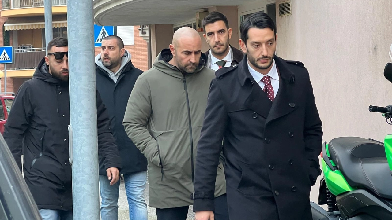 L'arrivo della squadra mobile per il sopralluogo in via del Ciclamino a Rimini