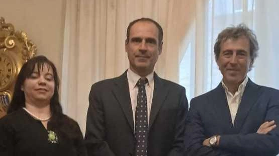 Il segretario di Stato per gli Affari Interni Andrea Belluzzi ha incontrato il Comites San Marino per discutere della possibilità di riconoscere la doppia cittadinanza per i residenti italiani. L'incontro è stato definito proficuo e cordiale.