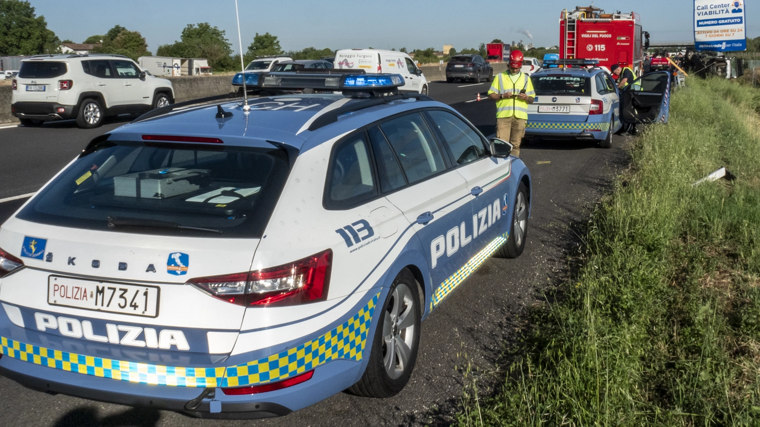 Autostrade per l’Italia fa sapere che la vittima lavorava per una ditta appaltatrice di Treviso. La Polstrada sta indagando sulla dinamica