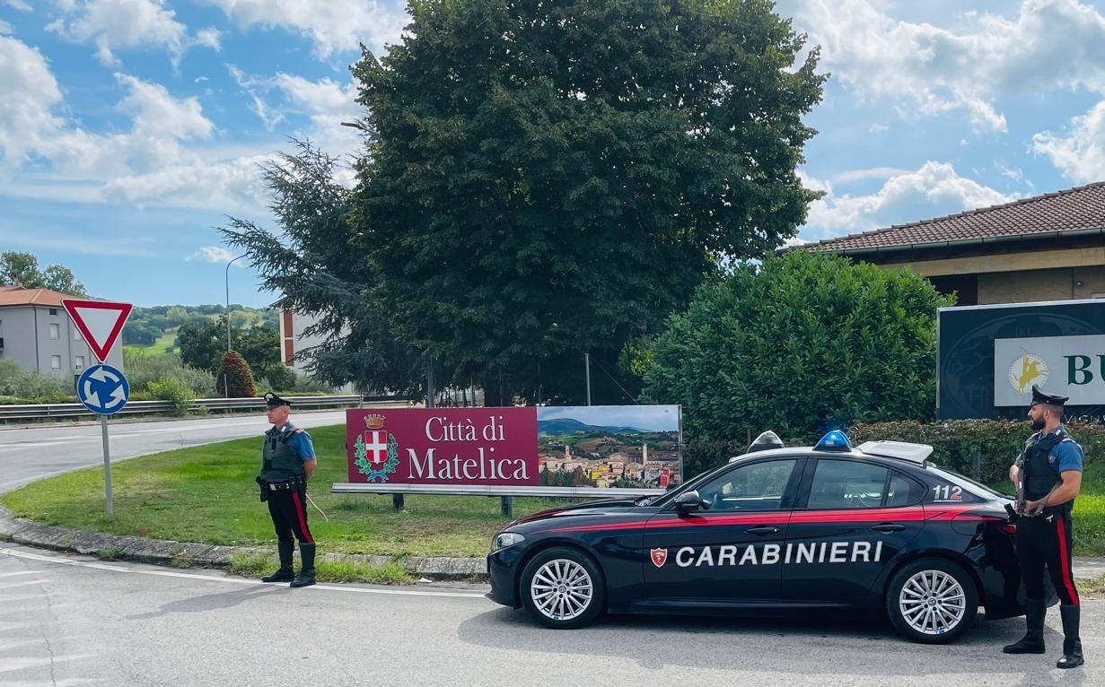 Sorpresi a scassinare i distributori, arrestati due giovani