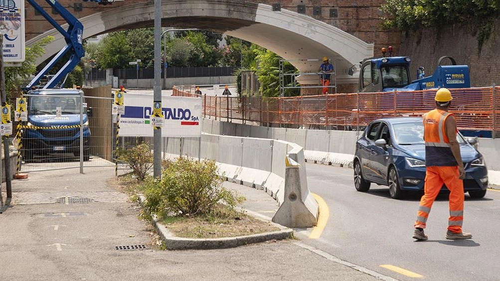 Un’immagine di uno dei due cantieri in via Selice