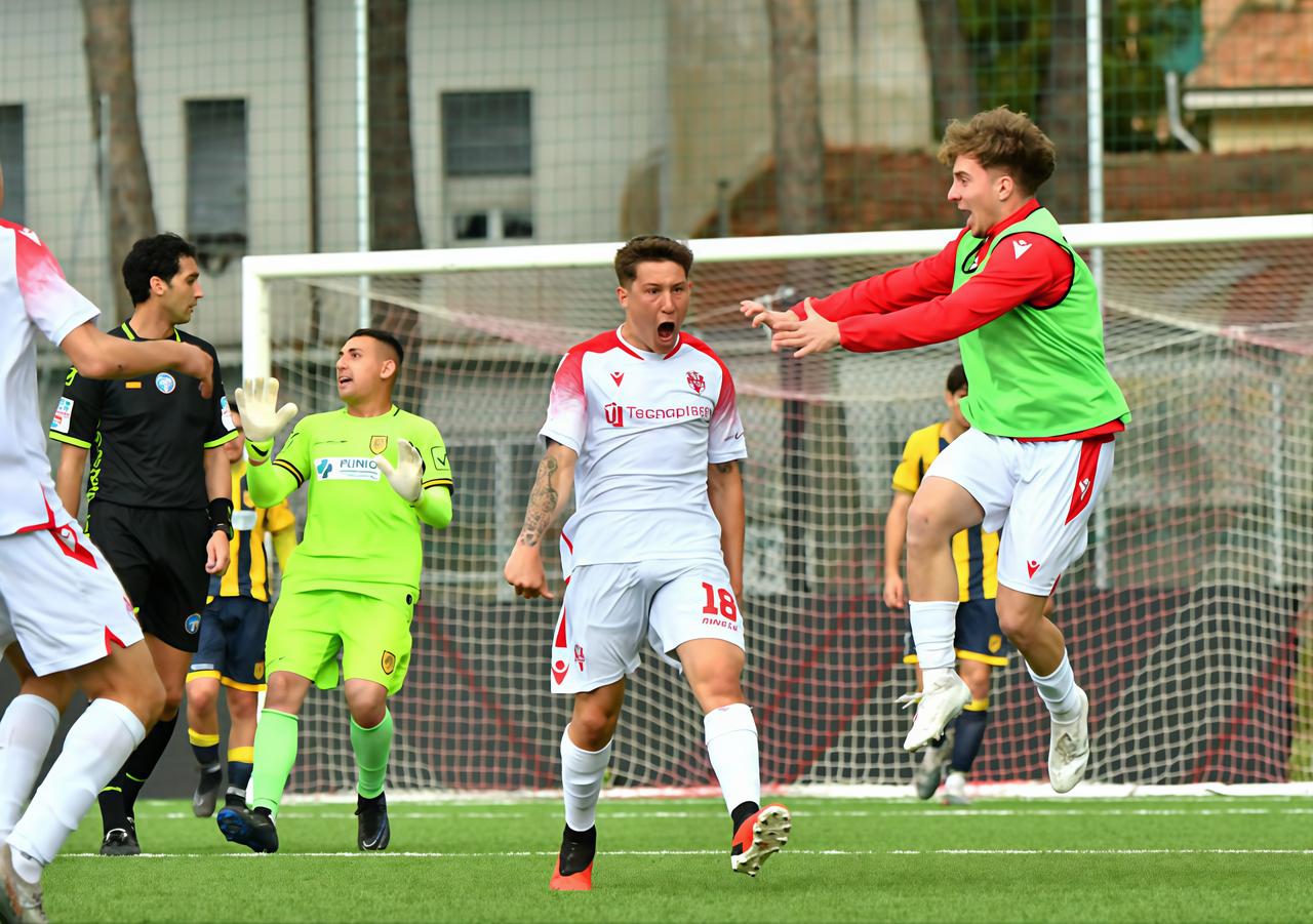 La Juve Stabia Scappa Due Volte . Thiane E Monti La Raggiungono