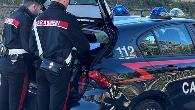 Due dipendenti infedeli. Rubavano abiti ed elettronica dal magazzino: arrestati