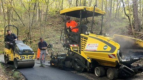 Interventi anche sulle strade vicinali danneggiate dalle frane in seguito all’alluvione