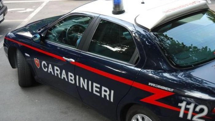 Martellago: uomo strattona con violenza donna sul balcone, davanti ai figli piccoli: i carabinieri lo arrestano (foto d'archivio)