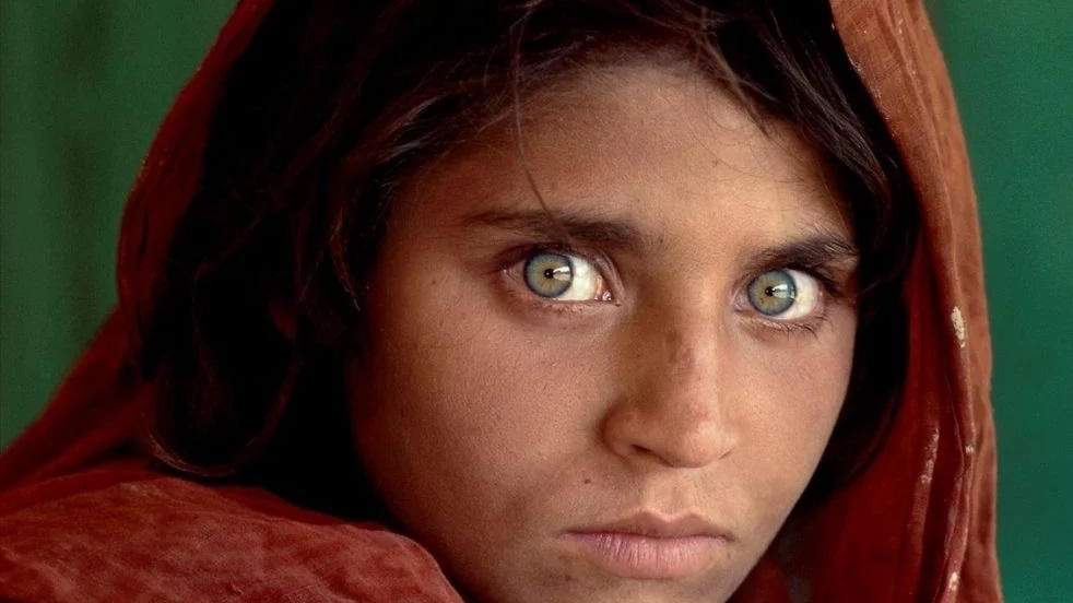 Ragazza afgana è una celebre fotografia scattata da Steve McCurry nel 1984