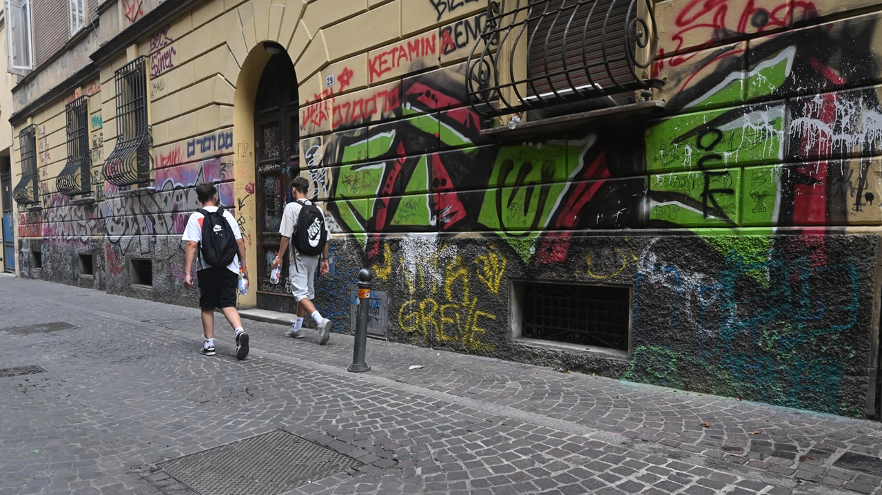 Via Capo di Lucca, zona via Irnerio, il luogo in cui nella notte si sono presi a calci, pugni e bottigliate gruppi di ragazzini (FotoSchicchi)