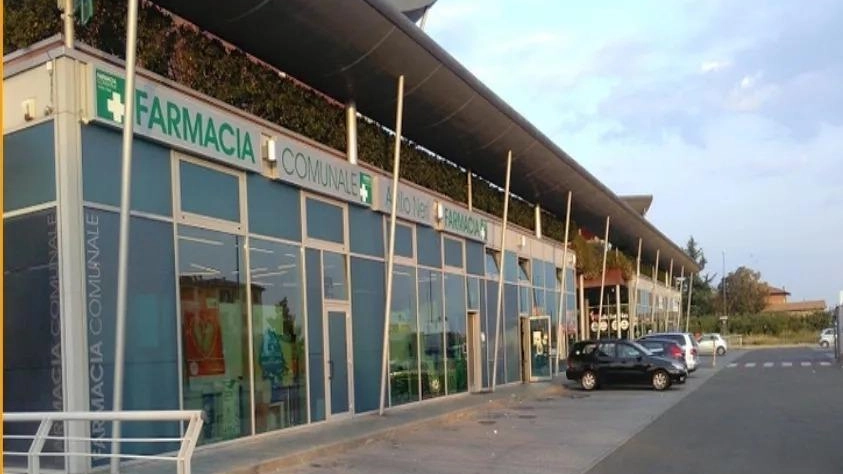 Farmacie comunali in vendita, è scontro