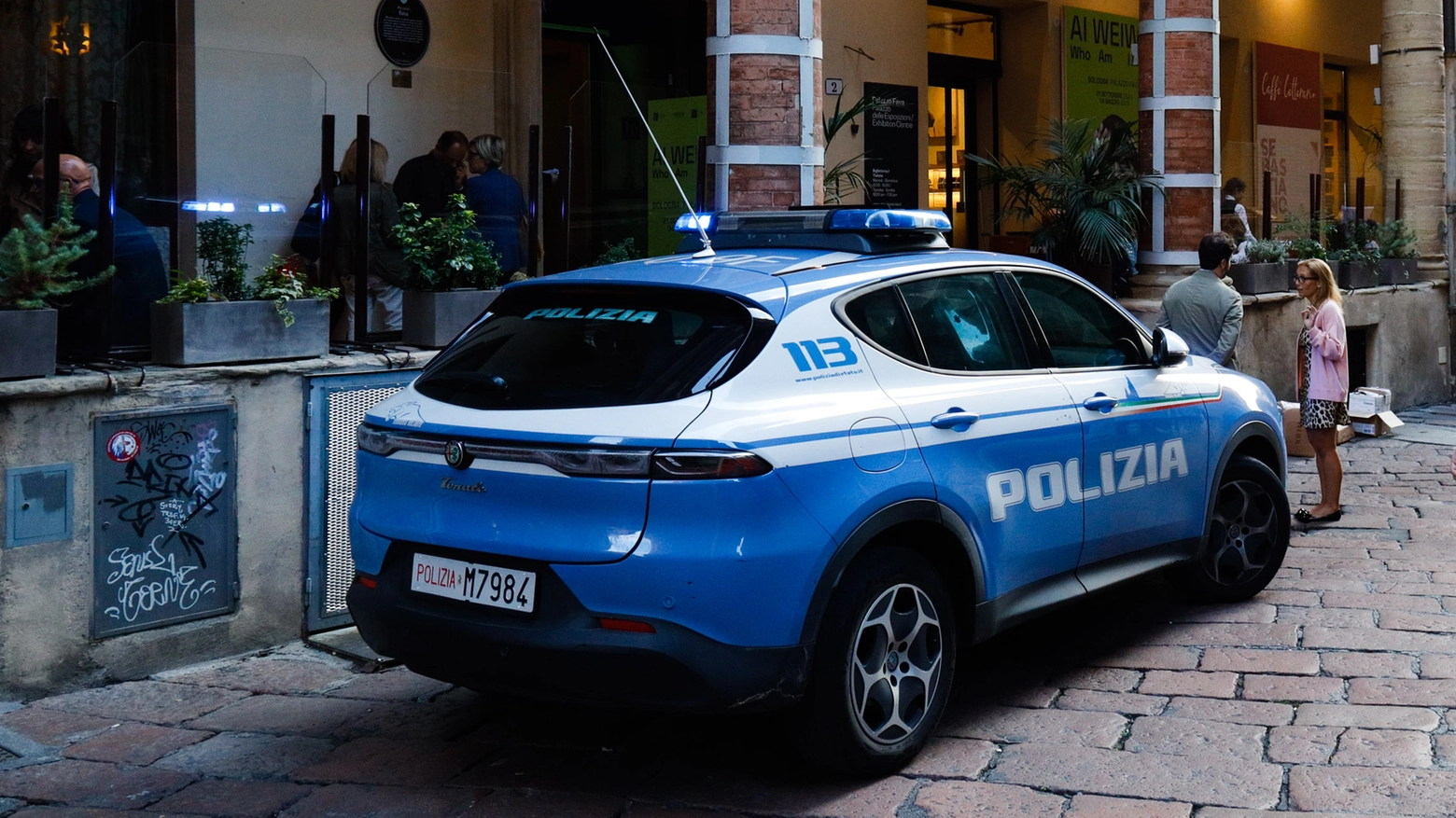 Una foto generica di una volante di polizia, che ha arrestato il giovane