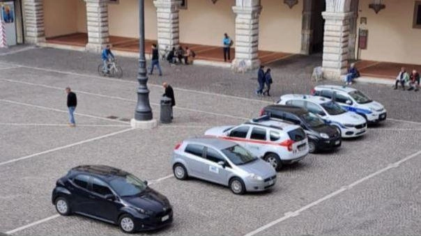 Auto in piazza: la foto diffusa dallo stesso Biancani