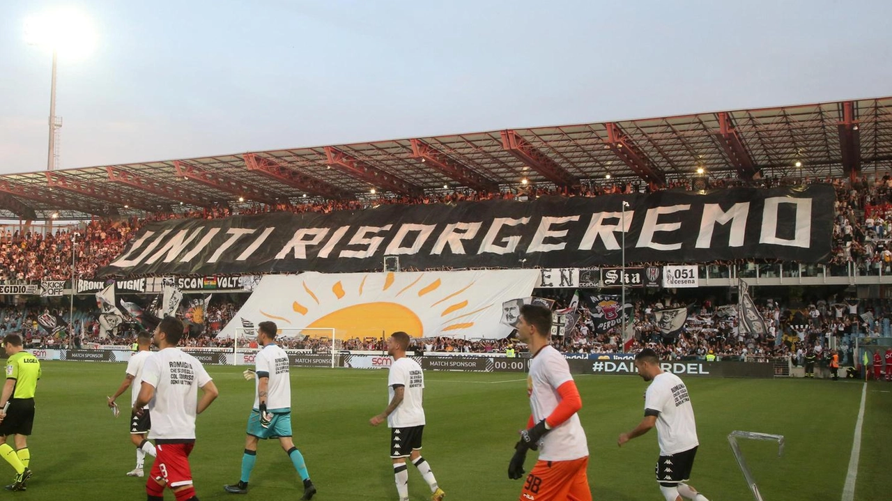 Calcio e solidarietà: lo striscione della Curva Mare dopo l’alluvione di maggio 2023