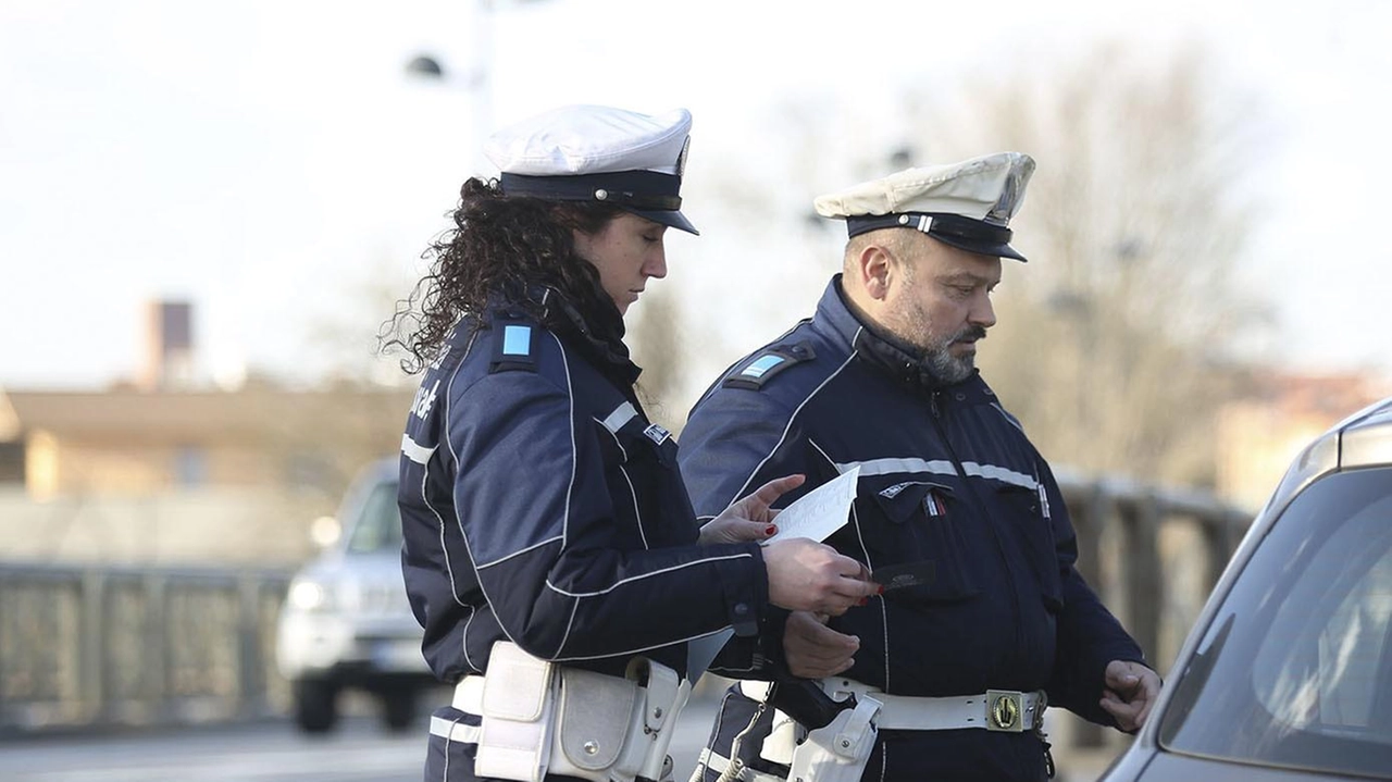 Sul monopattino ubriaco, denunciato dai vigili