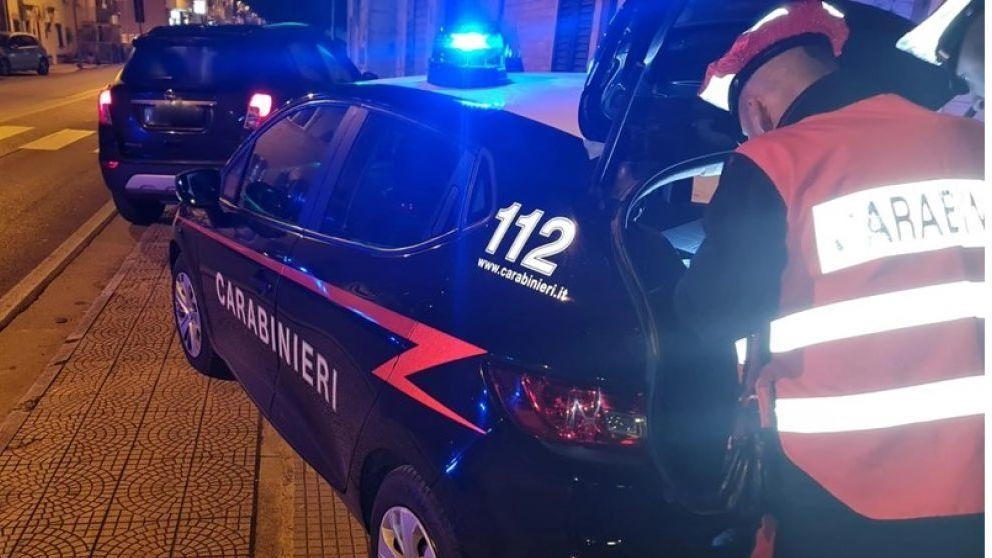 I carabinieri hanno fermato l’uomo per un controllo: addosso aveva una bustina con 50 grammi di droga.