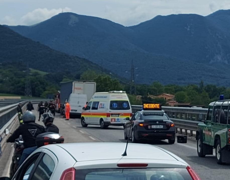 Incidente In Superstrada A Fabriano, Furgone Contro Tir: Muore Ex ...