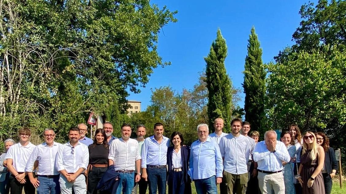 De Pascale ha visitato la zona matildica incontrando i sindaci sotto il castello del Bianello a Quattro Castella, per poi spostarsi a Correggio alle Cantine Riunite & Civ