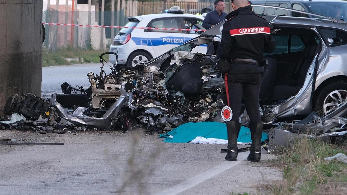 Si schianta contro il pilone. Botta tremenda sulla Bonifica. Addio a Roberto Petrocchi