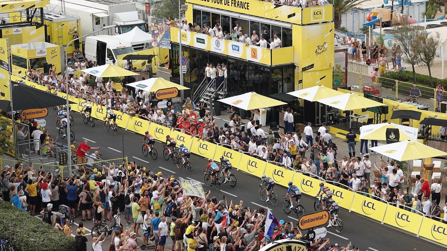 Il Tour de France, che spettacolo. Record di ascolti per la tappa in tv e 25mila presenze negli alberghi