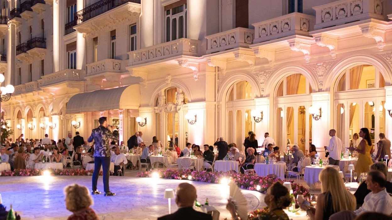 Grand Hotel, comincia la festa. In terrazza si affacciano i grandi chef italiani e francesi