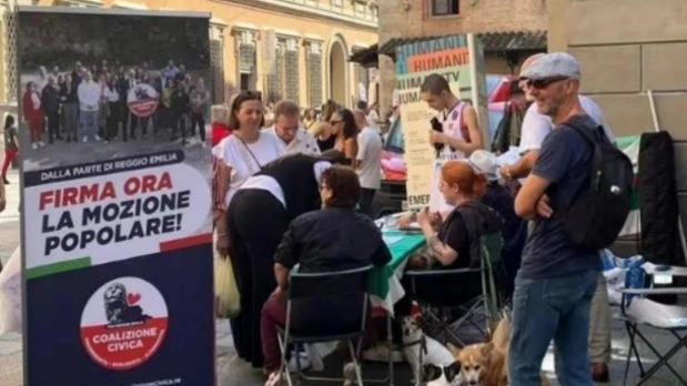 La raccolta firme organizzata da Coalizione Civica. Domani l’incontro sulla sanità al Catomes Tot