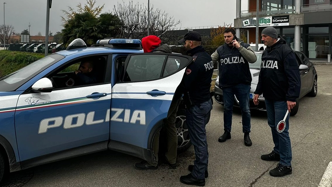 Uno dei banditi fermato dalla polizia. Altre due denunce dei carabinieri