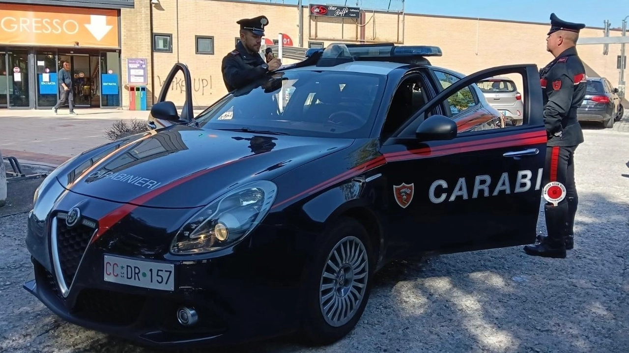 Due bulgare arrestate dai carabinieri alla Fornace grazie all’intervento di un poliziotto libero dal servizio. La derubata le aveva inseguite