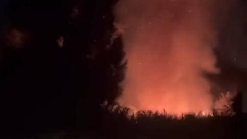 Grosso incendio a Casteldebole (Bologna): sterpaglie a fuoco, fiamme e paura