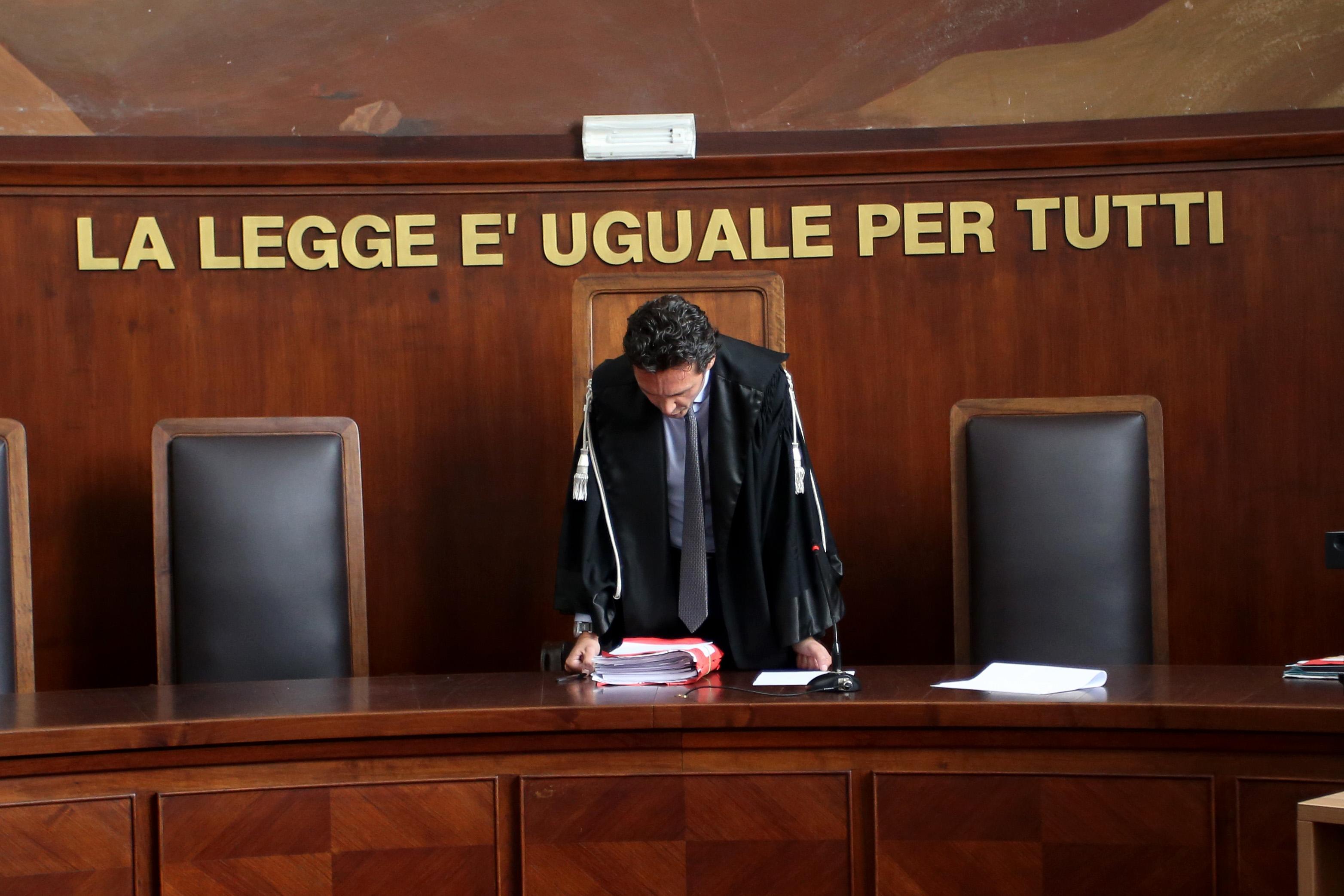 Rubò oltre 120mila euro al patrigno: non punibile. “E’ come una figlia diretta”