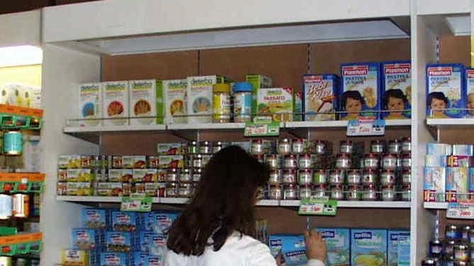 L’interno di una farmacia: a Montelabbate, la minoranza. spinge per averla presto