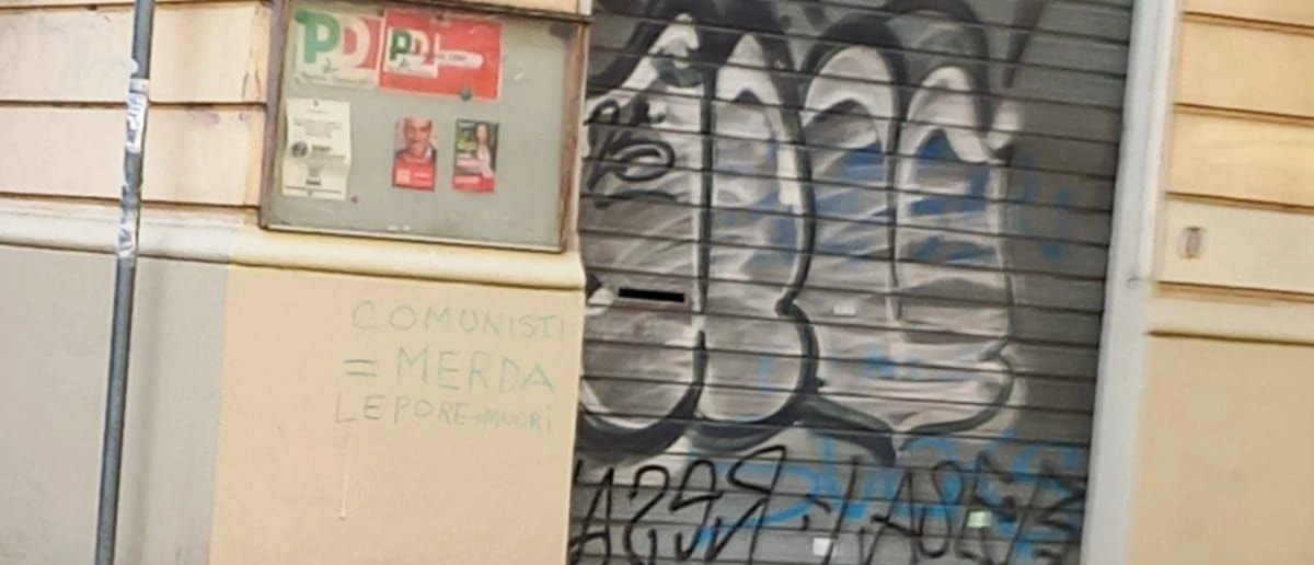 Le scritte sul circolo di via Casarini. La segretaria dem cittadina: “Atti gravi e intollerabili”