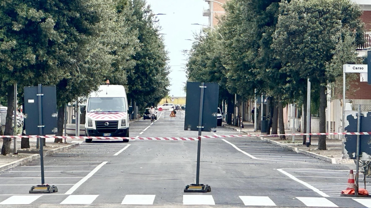 Al. termine dei lavori di rifacimento dell’asfalto, in viale Vittorio Veneto si è potuto vedere che ai lati della carreggiata ci sono i posti per le auto