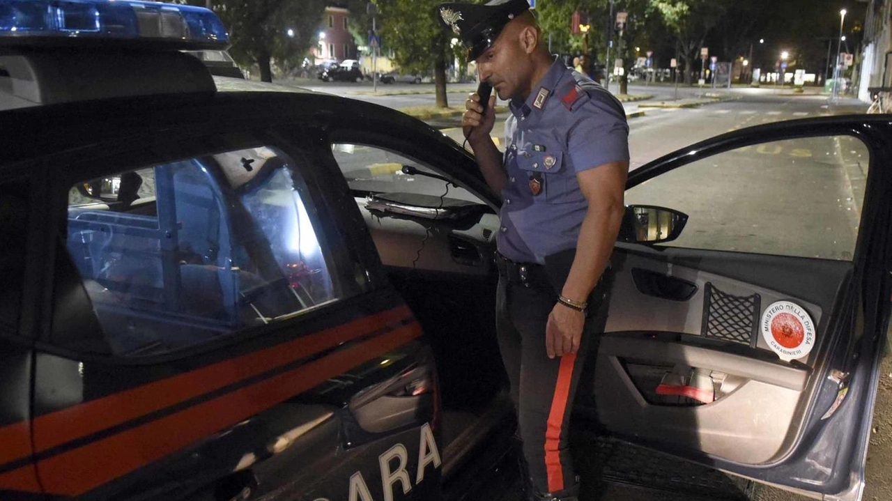 Nuovi guai per il 65enne che si impossessò delle due M12. I carabinieri lo hanno visto fuori casa poco dopo un controllo.