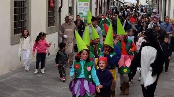 La prima edizione di "L'incanto degli gnomi" a Bagno di Romagna ha registrato un grande successo con numerose attività per bambini e famiglie, tra cui laboratori creativi, escursioni guidate e spettacoli. Il Sentiero degli Gnomi ha visto un aumento di visitatori grazie ai recenti lavori di miglioramento.