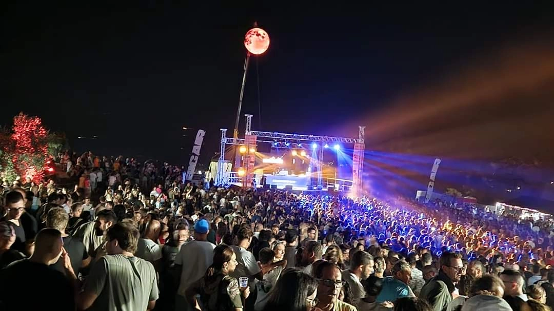 Rocville, l'evento a San Rocchetto di Castelfidardo che fino a tarda notte ha trasformato l’area di via Verdi in un villaggio della musica