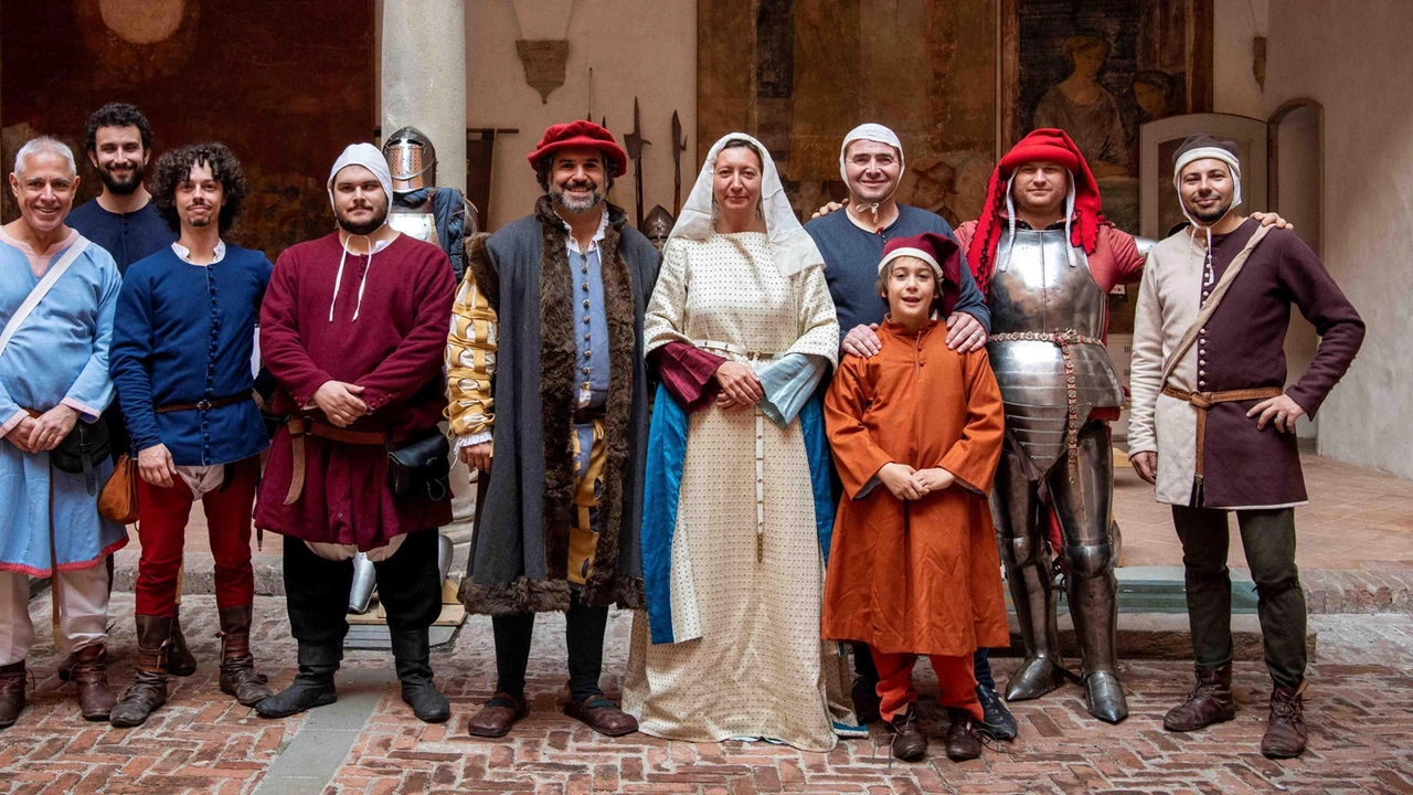 Un gruppo di rievocatori in costume