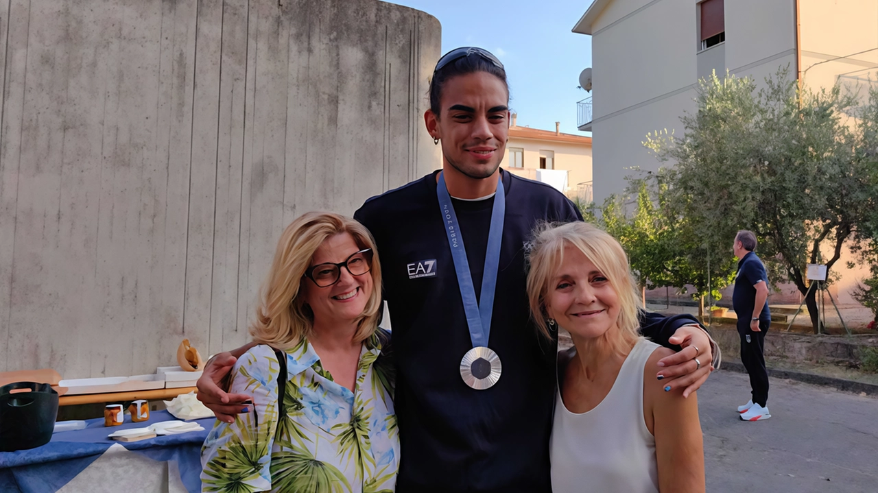 Tommaso Marini ieri è tornato da Parigi e in serata ha partecipato alla festa organizzata al Palascherma di Jesi assieme al Club più vincente di sempre. Ora un po’ di meritate vacanze