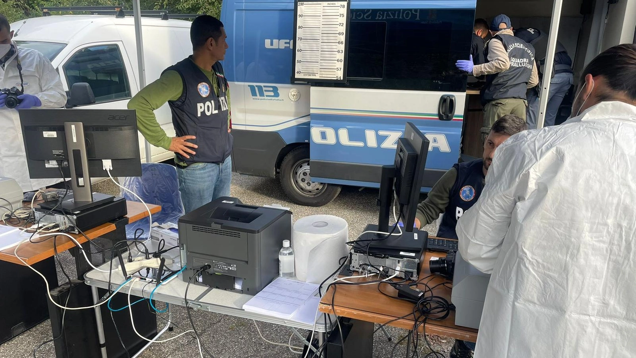 Il maxi blitz della Polizia alla Stamoto è iniziato all'alba