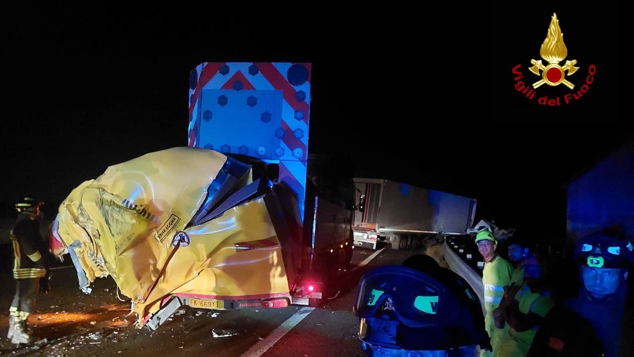 L'intervento nella notte da parte dei vigili del fuoco