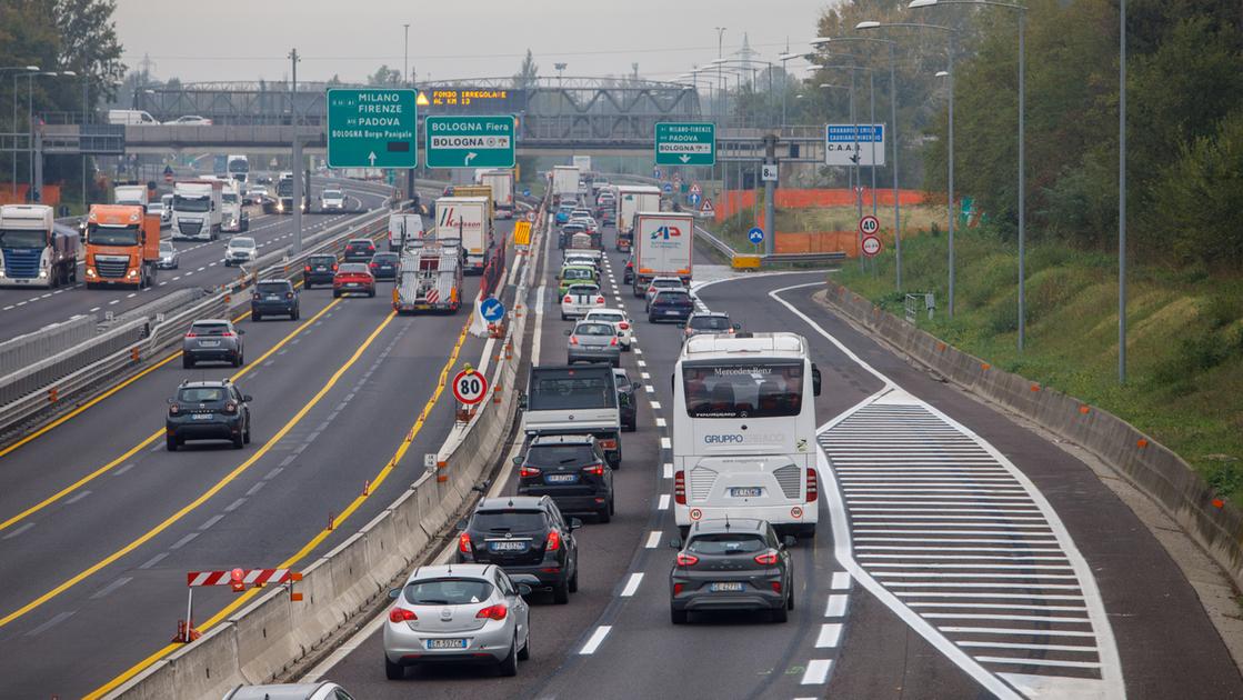 Tamponamento oggi, chiuso tratto di tangenziale a Bologna: feriti, code e traffico in tilt