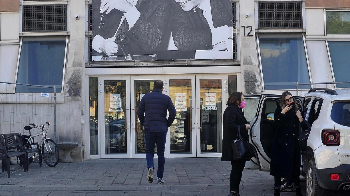 Il tribunale di Pesaro, dove si sta svolgendo uno dei processi a carico dell’avvocato maceratese (foto Toni)