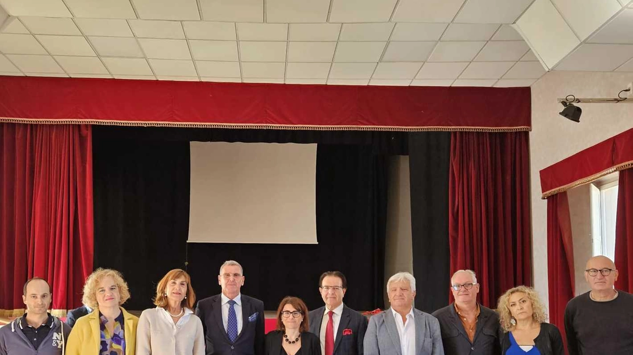 Il direttore generale Roberto Grinta, con Massimo Esposito e Valter Pazzi, hanno accolto i vertici provinciali e comunali dell’Avis con in testa la presidente provinciale Elena Simoni